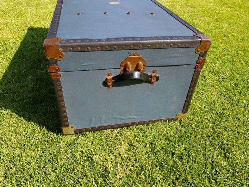 1920 OVERPOND WATER RESISTANT TRAVEL TRUNK. 91 X 51 X 37 CM
