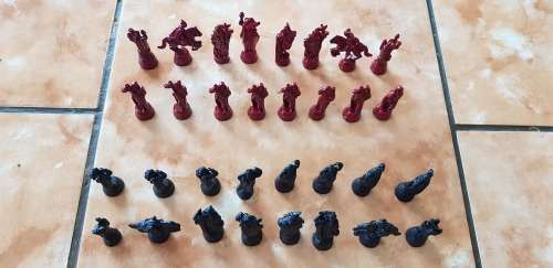 VINTAGE HEAVY CAST CHESS SET, 1.9 KG, HIGHEST IS QUEEN 75 MM