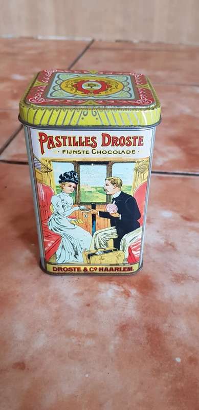 VINTAGE  HOLLAND CACAO TIN