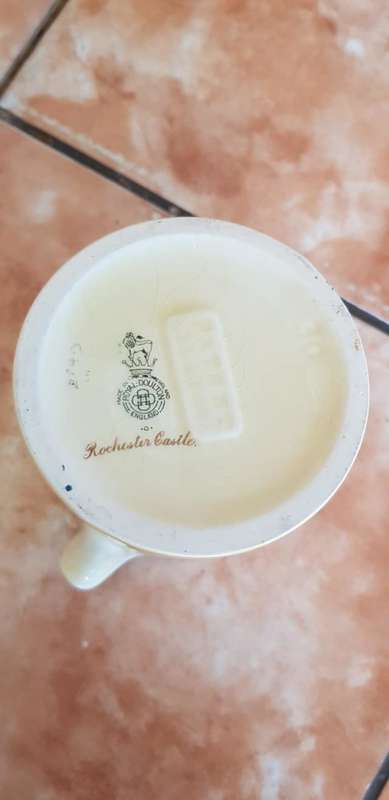 ROYAL DOULTON ROCHESTER CASTLE HOT WATER POT. AGE RELATED GRAZING.