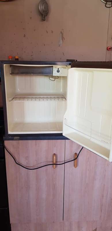 VINTAGE FROST LINE BAR/CARAVAN FRIDGE