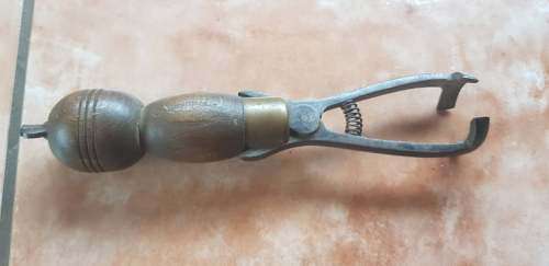RARE 1905 PINCHING TOOL