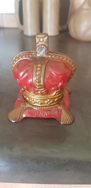 RARE MINT 1953 QE2 CORINATION CAST IRON MONEY BANK