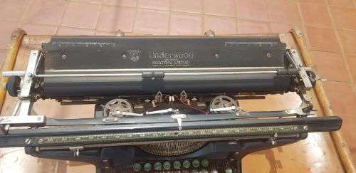 ANTIQUE UNDERWOOD WIDE CASE TYPEWRITER.