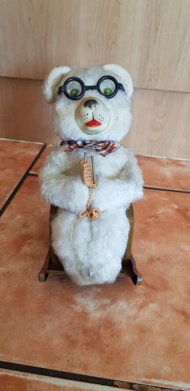 1950`S MODERN TOYS JAPAN KNITTING BEAR TINPLATE WORKING CONDITION