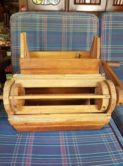VINTAGE FLOUR CRANK SIEVE