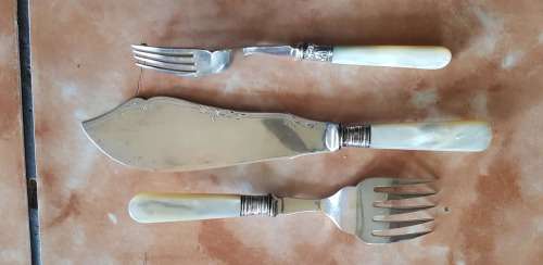 VINTAGE EPNS  MOTHER OF PEARL FISH SERVING SET