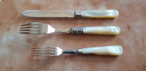 1915 STERLING SILVER KNIFE AND 2 EPNS FORKS