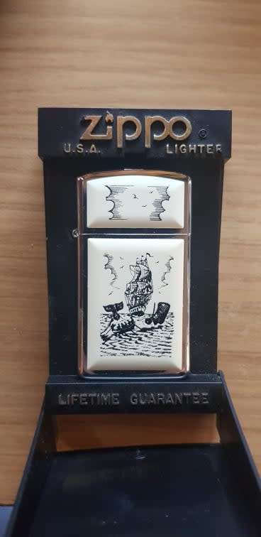 MINT SCRIMSHAW ZIPPO LIGHTER