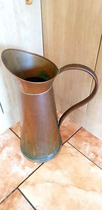 VINTAGE LARGE CAPE RED COPPER PITCHER