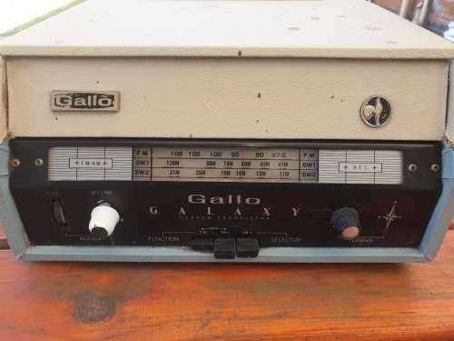 VINTAGE GALLO GALAXY PICNIC RADIO/ RECORD PLAYER.