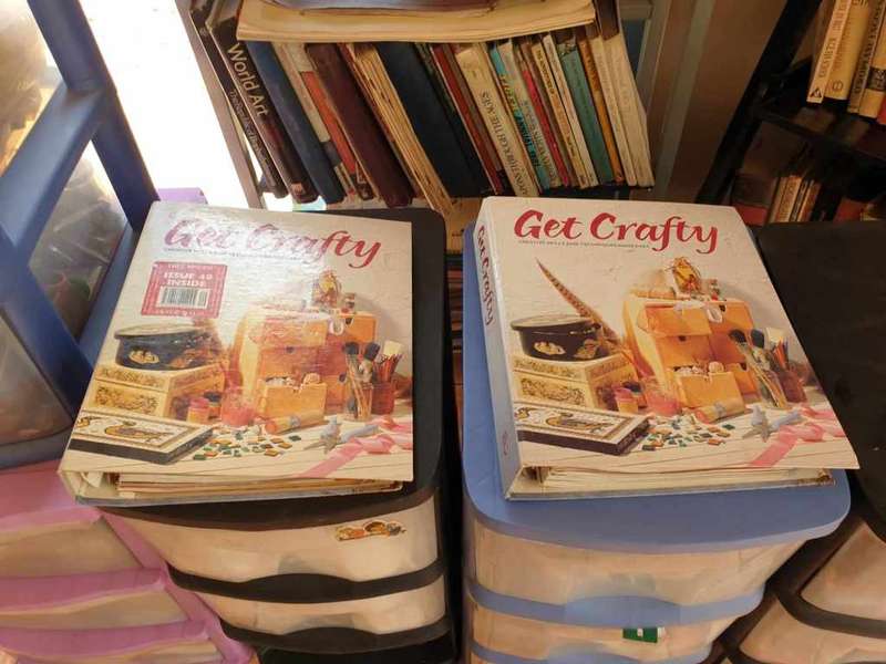 LOTS OF ACCESSORIES FOR SEWING INCLUDING STORAGE