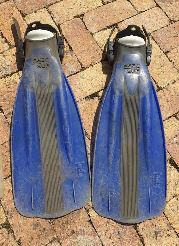 VINTAGE HIGH QUALITY FINS FOR THE WHOLE FAMILY