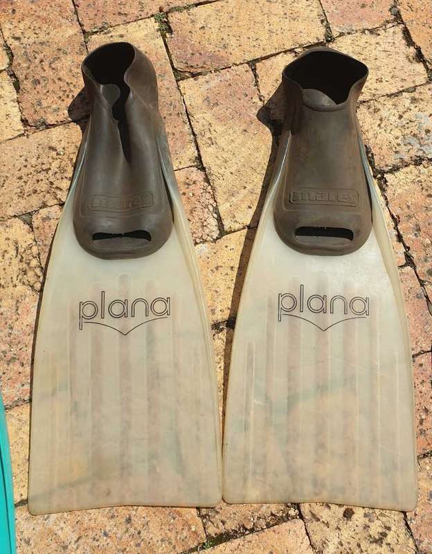 VINTAGE HIGH QUALITY FINS FOR THE WHOLE FAMILY