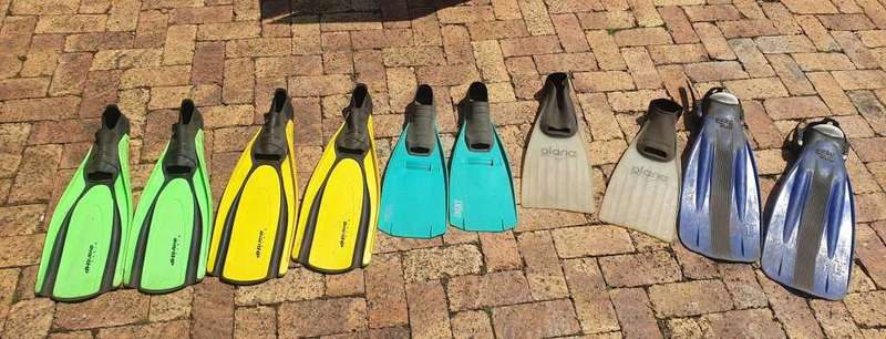 VINTAGE HIGH QUALITY FINS FOR THE WHOLE FAMILY