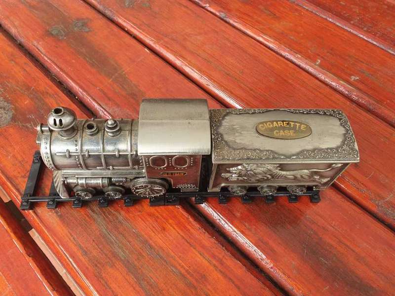 VINTAGE DIE CAST STEAM LOCO AND TENDER LIGHTER AND CIGARETTE CASE 240 MM