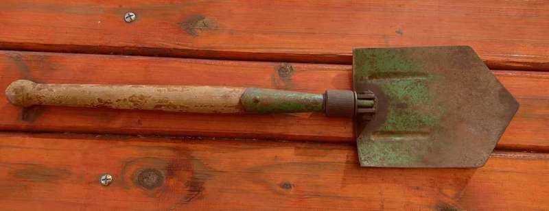 VINTAGE TRENCH SHOVEL.