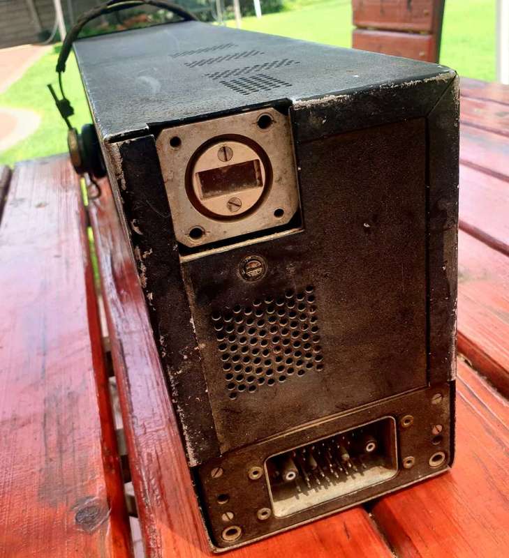 VINTAGE BENDIX AIRCRAFT RECEIVER TRANSMITTER INCLUDING WW2 HEADSET.