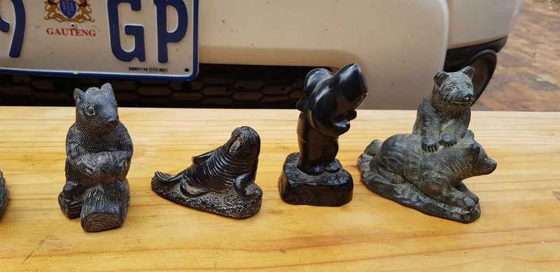 VINTAGE ORIGINAL WOLF FIGURENES FROM CANADA