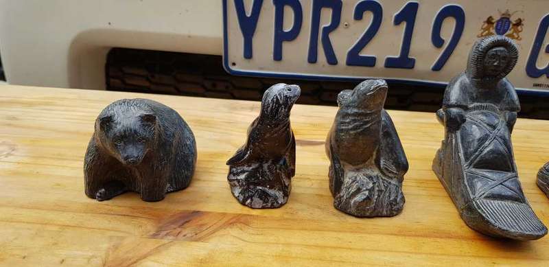 VINTAGE ORIGINAL WOLF FIGURENES FROM CANADA