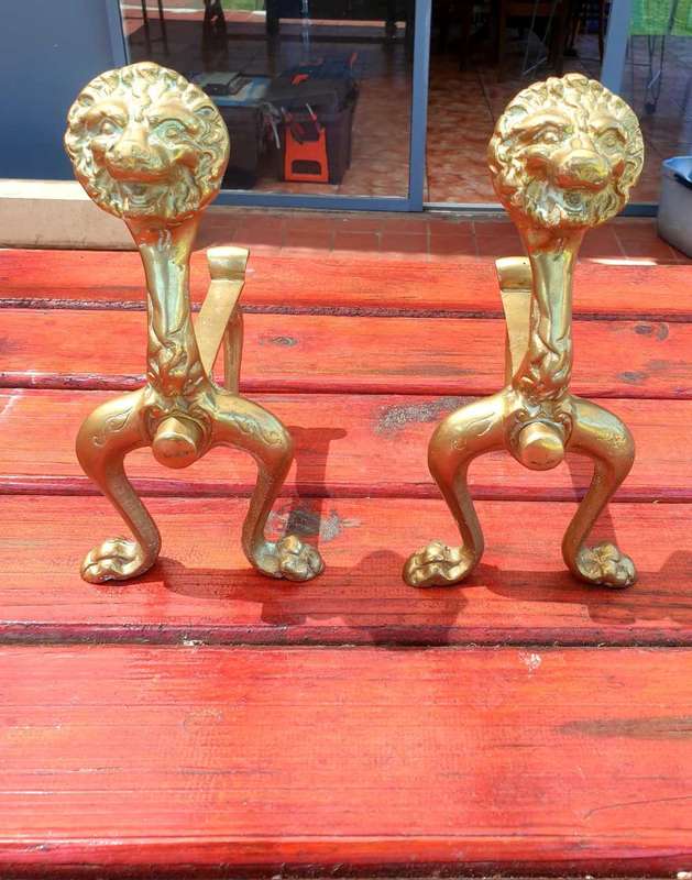 ANTIQUE SOLID BRASS LIONS HEAD FIRE DOGS 270 MM HIGH