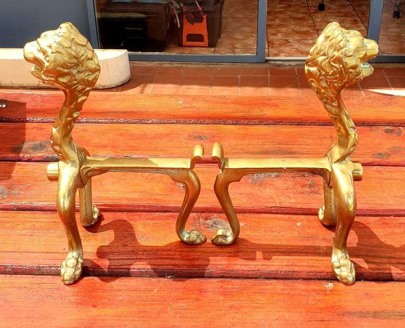 ANTIQUE SOLID BRASS LIONS HEAD FIRE DOGS 270 MM HIGH