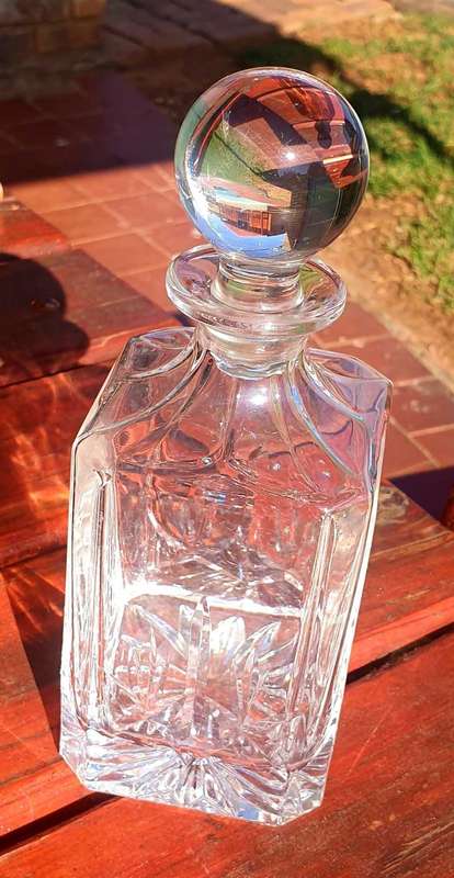 VINTAGE CUT CRYSTAL DECANTER 80 X 80 X 215 MM HIGH