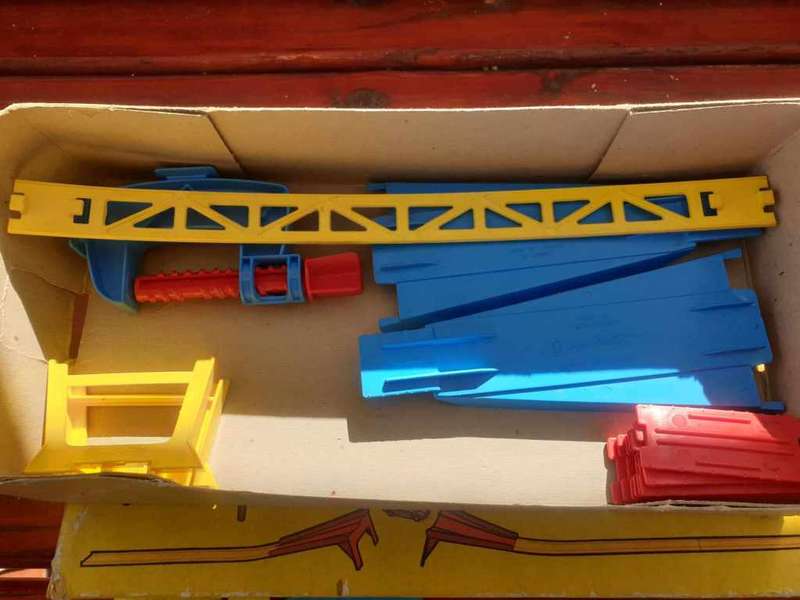 RARE VINTAGE 60`70`S MATCHBOX LESNEY SUPERFAST CAR SET WITH 7 CARS AND EXTRAS FOR THE LOOP SET 12