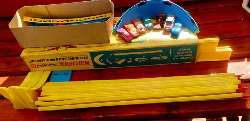 RARE VINTAGE 60`70`S MATCHBOX LESNEY SUPERFAST CAR SET WITH 7 CARS AND EXTRAS FOR THE LOOP SET 12