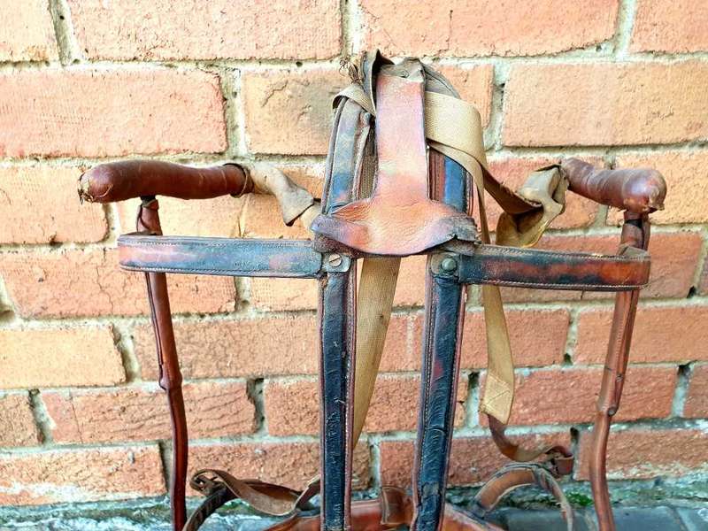 ANTIQUE CUSTOM LEATHER AND STEEL ORTHOPEDIC BACK BRACE DEVICE