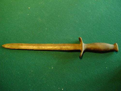 DAGGER OF UNKNOWN ORIGIN TAKEN FROM THE EARTH.BRITISH MAYBE?