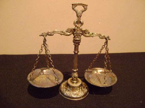 SMALL BALANCE SCALE
