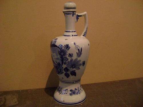 MUSICAL BOTTLE' DE KUYPER DISTILLERIES SCHIEDAM 'DELFT BLUE'