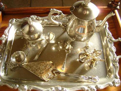 TEA SET IN TRAY.
