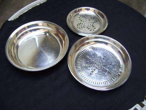 BOWL AND 2 STRAINER BOWLS LOT