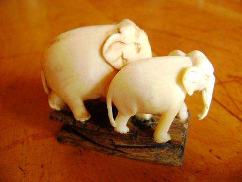 19TH CENTURY SOLID IVORY ELEPHANT  CARVING