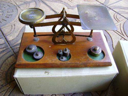 VINTAGE ENGLISH IMPORTED JEWELLER SCALE IN BOX