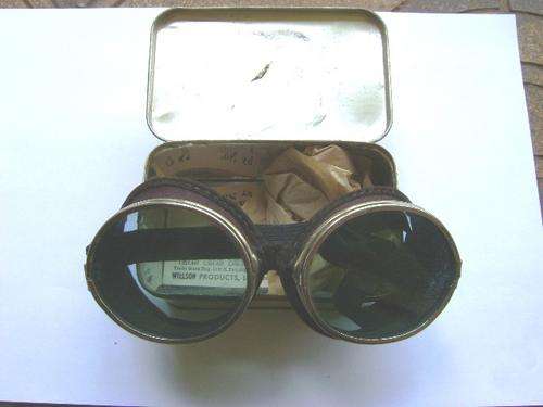 ORIGINAL USA WILLSON GOGGLES IN A TIN FOR THE HARLEY OWNERS