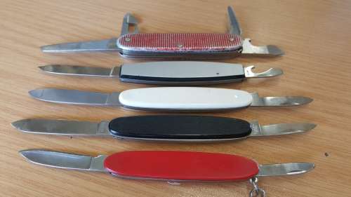 Knife Lot Swiss army type knives
