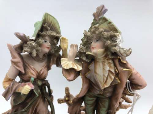 Magnificent Dresden porcelain figurines - no reserve