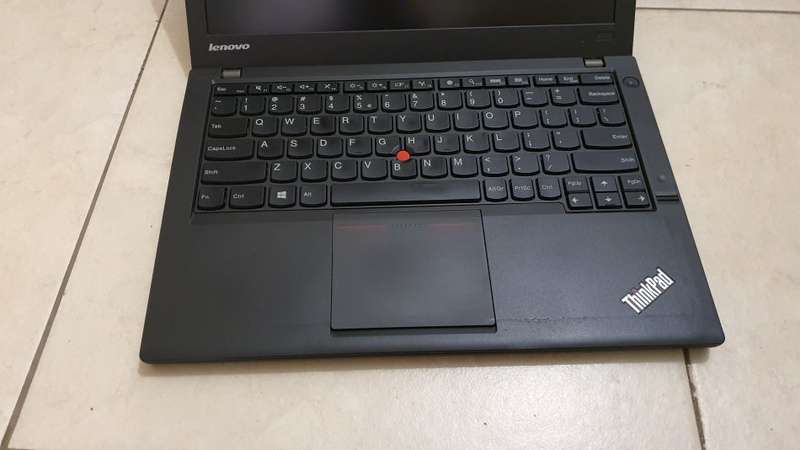 ****Lenovo x240 - Intel Core i5-4300U, 500gb HDD, 8gb Ram, Windows 10 Pro, Dual Batteries ****
