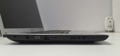 Samsung R730 - 1000GB Hard Drive, 4GB Ram, Windows 10 Pro x64 **