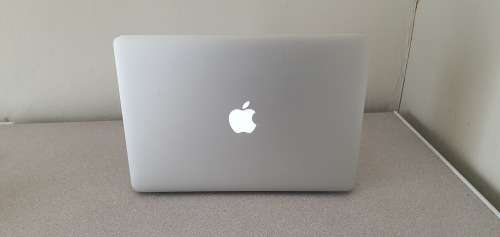 **MacBook Air 13.3-inch ** Inte Core i5 1.8GHz ** 8GB RAM ** 128GB SSD ** CYCLE COUNT 213**