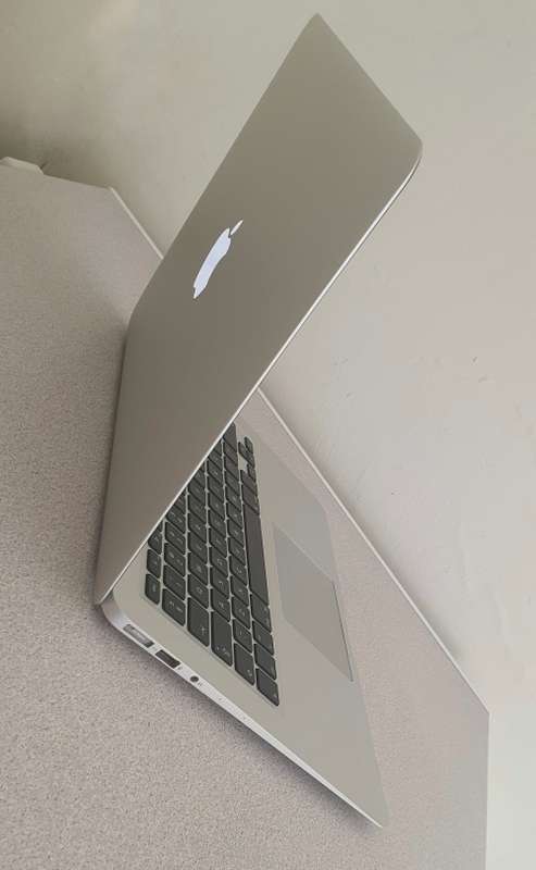 MacBook Air(13`) - Intel Core i5 || 8GB Ram || 128GB SSD || MacOS BIg Sur || FREE SHIPPING