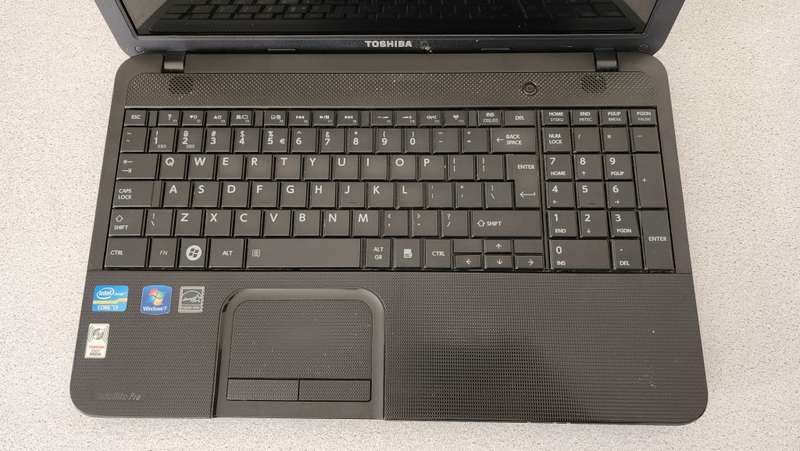 TOSHIBA C850 - CORE i3 | 640GB HDD | 4GB RAM | WINDOWS 10 PROFESSIONAL X64