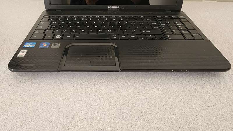 TOSHIBA C850 - CORE i3 | 640GB HDD | 4GB RAM | WINDOWS 10 PROFESSIONAL X64