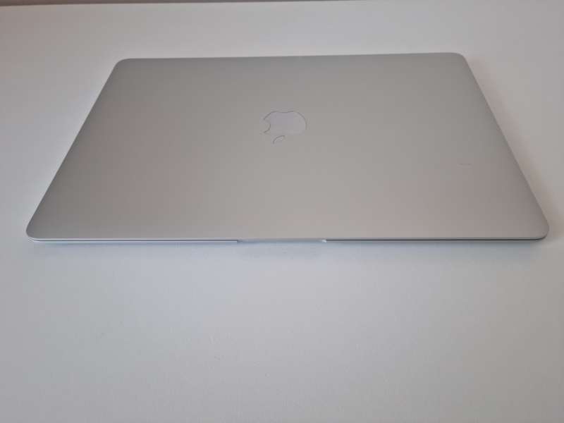 2020 Apple MacBook Air 13-inch M1 8-Core CPU, 7-Core GPU (8GB Unified RAM, 256GB SSD, Silver)