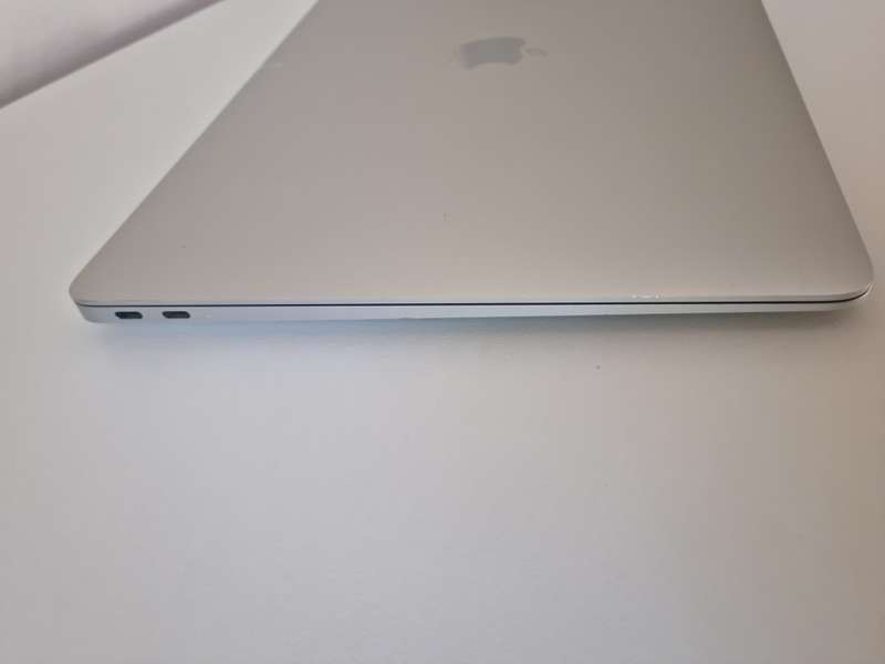 2020 Apple MacBook Air 13-inch M1 8-Core CPU, 7-Core GPU (8GB Unified RAM, 256GB SSD, Silver)