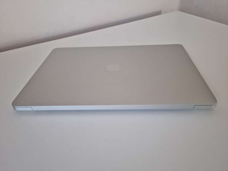 2020 Apple MacBook Air 13-inch M1 8-Core CPU, 7-Core GPU (8GB Unified RAM, 256GB SSD, Silver)