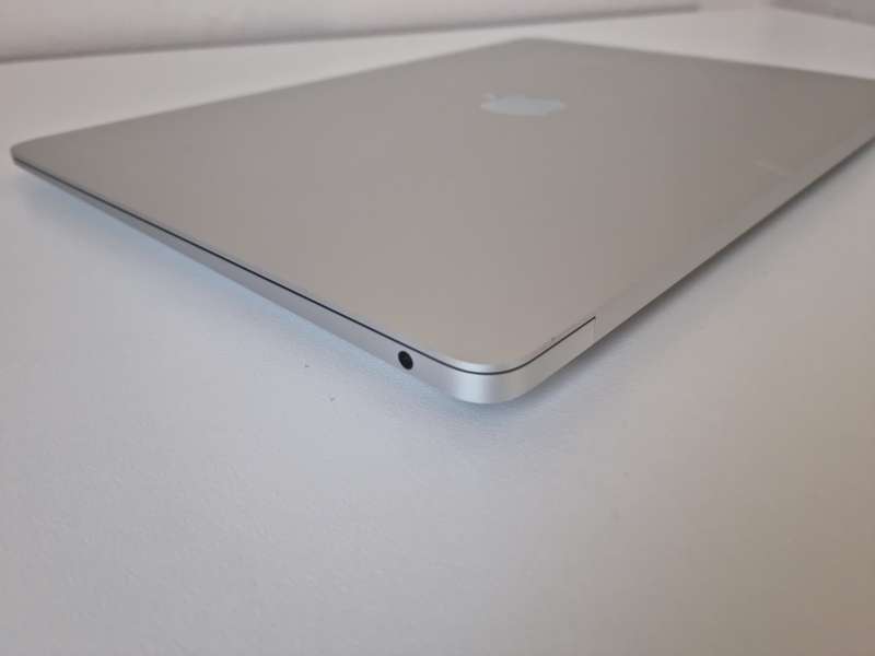 2020 Apple MacBook Air 13-inch M1 8-Core CPU, 7-Core GPU (8GB Unified RAM, 256GB SSD, Silver)